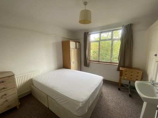 4 bedroom semi-detached house to rent - Photo 1