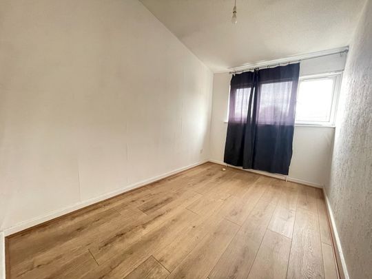 4 Bed Terraced House, Westbury Road, IG11 - Photo 1