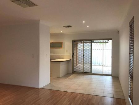Great location 3 Bed Home - Photo 2