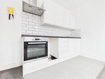 Property to rent - Photo 5