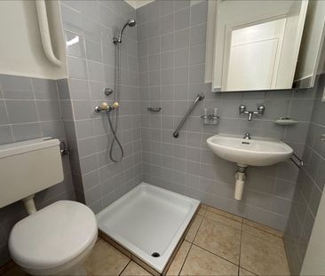 Refreshed studio, close to the city center of Renens - Photo 2