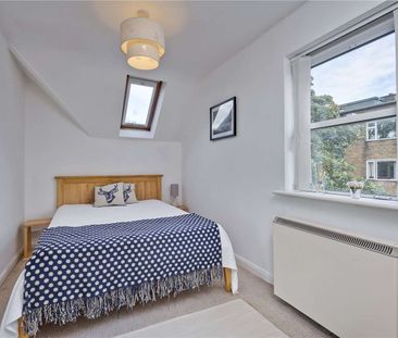 A spacious one bedroom apartment in the centre of town. - Photo 2