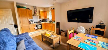 2 bedroom flat to rent - Photo 2