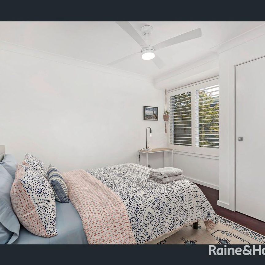 Fully Furnished - Single Level Berry Dream - Photo 1
