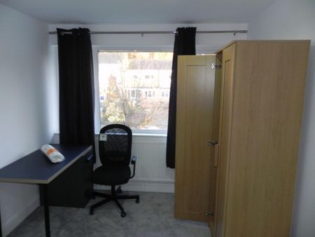 5 bedroom semi-detached house to rent - Photo 4