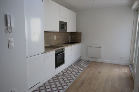 Location Appartement 3 pièces 81m² LILLE 59000 - Photo 4