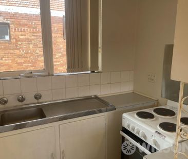 Neat 1 bedder in the heart of Balaclava - Photo 2