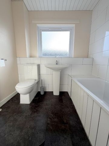 14 Glentoran Place, BT68DH, Belfast - Photo 5
