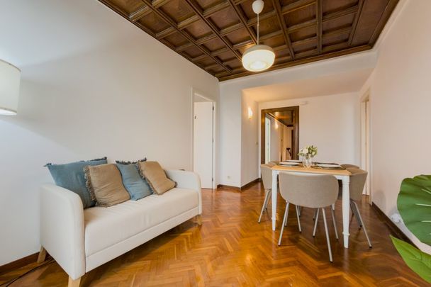 Big bright exterior room with balcony next to Sants train station - Foto 1