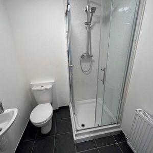 3 bedroom flat to rent - Photo 3