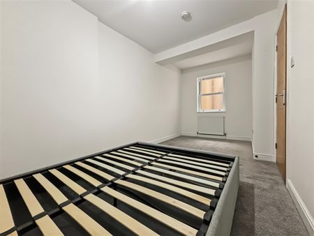 2 Bedroom Flat / Apartment to let - Photo 3