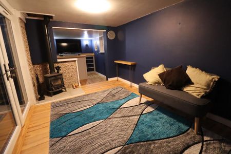 4 bedroom detached bungalow to rent - Photo 3