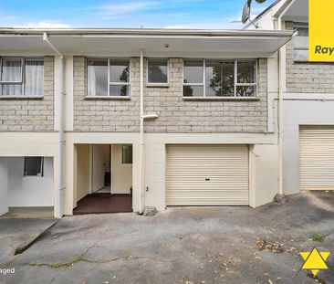 Sunny Retreat in a Peaceful New Lynn Cul-de-Sac - Photo 2