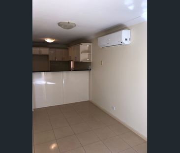 SPACIOUS 2 BEDROOM VILLA - Photo 2