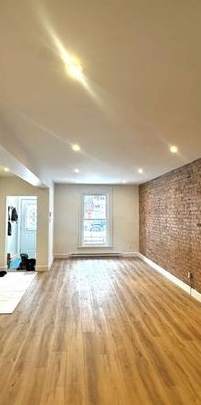 Desirable Mile End Location. Newly Renovated Large 2+ Bedroom - Photo 1