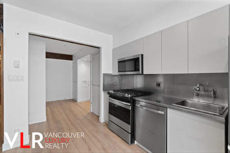 Condo in Downtown Vancouver, BC - Photo 3