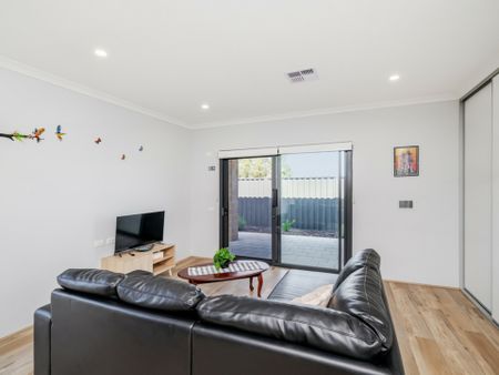 As new family home - ideal locaton - Photo 2