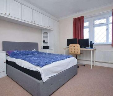Fairborne Way, Guildford, Surrey, GU2 - Photo 5