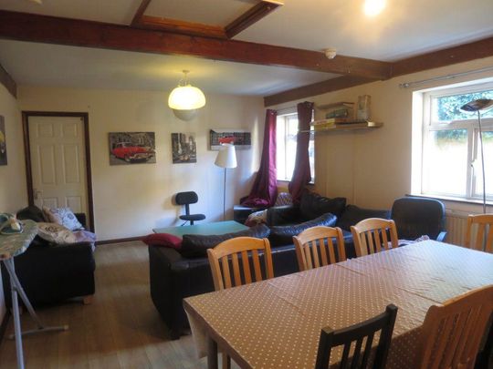 1 bedroom in a house share to rent - Photo 1