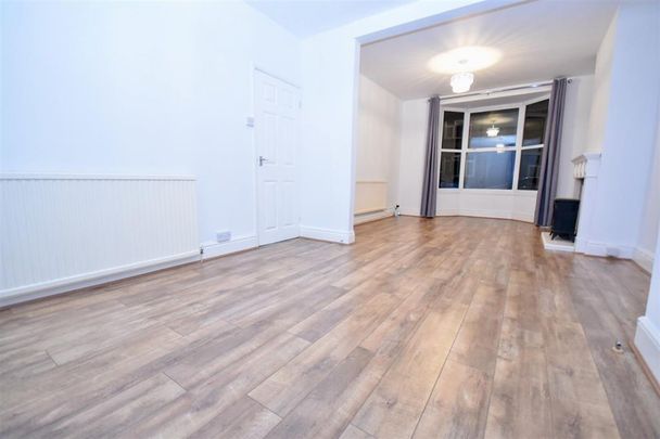 2 bedroom property to rent - Photo 1