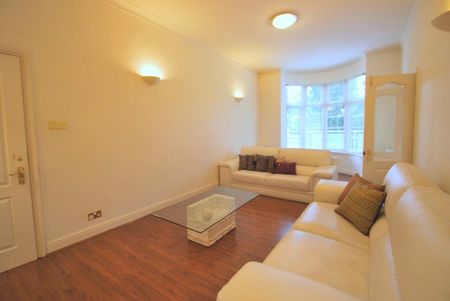 William Court, Hall Road, London NW8 - Photo 2