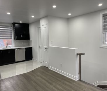 For Lease - 530 Country Glen Unit# Coach, Markham, Ontario - Photo 6