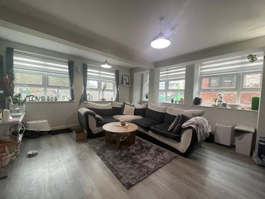 3 Bed Flat, East Street, LS9 - Photo 1