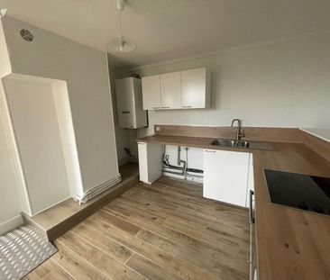 Appartement entièrement rénové disponible à la location. Avec ses 4... - Photo 5