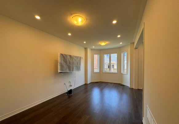 For Lease - 506 Threshing Mill Boulevard, Oakville, Ontario - Photo 1