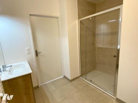 Appartement au 1 er étage, une chambre, balcon, place de parking - Photo 4