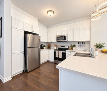 For Lease - 225 Squadron Crescent, Manor Park - Cardinal Glen and Area, Ontario - Photo 5