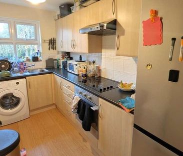 Goldsworth Park, Woking, Surrey, GU21 - Photo 1