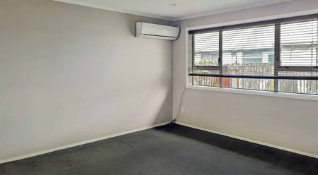 Great location And Tidy Two Bedroom Townhouse - Photo 3