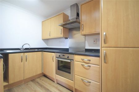 Well presented second floor 1 bedroom apartment situated at this popular development within walking distance of the City centre. Underground allocated parking. Phone entry system. Bike store. Unfurnished. - Photo 4