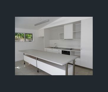 Modern and Low Maintenance - Photo 4