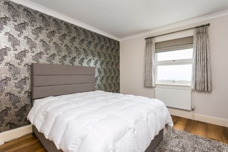 5 bedroom detached house to rent - Photo 3