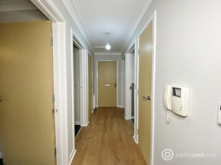 3 Bedroom Flat to Rent - Photo 4