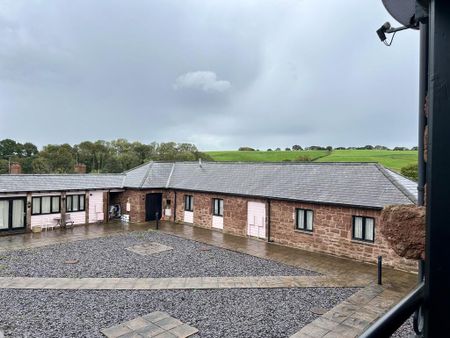 2 bedroom barn conversion to rent - Photo 2