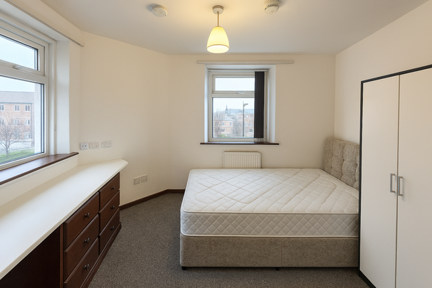 1 bedroom in a house share to rent - Photo 1