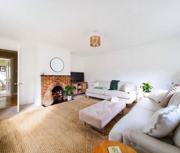 3 bedroom detached house to rent - Photo 2