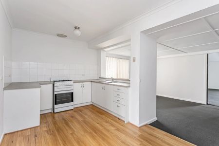 Four bedroom home with large rumpus area - Photo 2