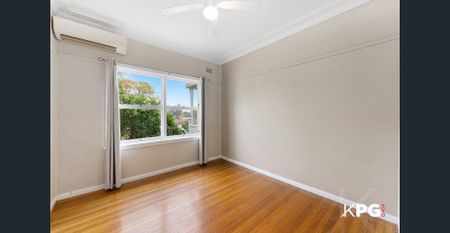 Pet friendly 3 bedroom home with pool - Photo 2