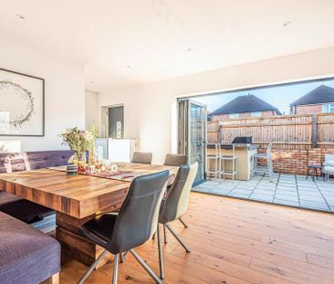 4 bedroom semi-detached house to rent - Photo 2