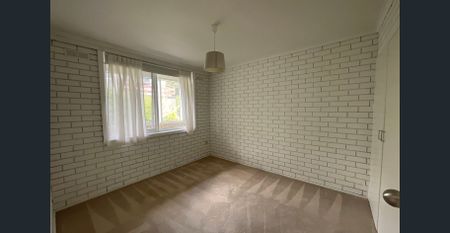 RENOVATED TWO-BEDROOM APARTMENT WITH STUNNING BAY VIEWS! - Photo 2