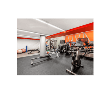 Modern 1 Bedroom 1 Bathroom - Photo 5