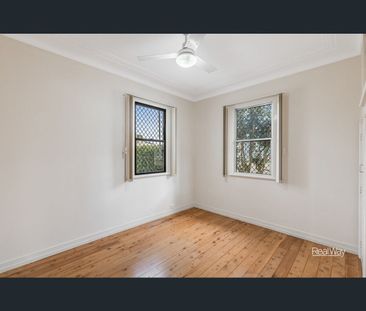 10 Rosina Street, Newtown, Qld 4350 - Photo 2