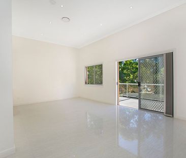 Spacious duplex home... - Photo 3