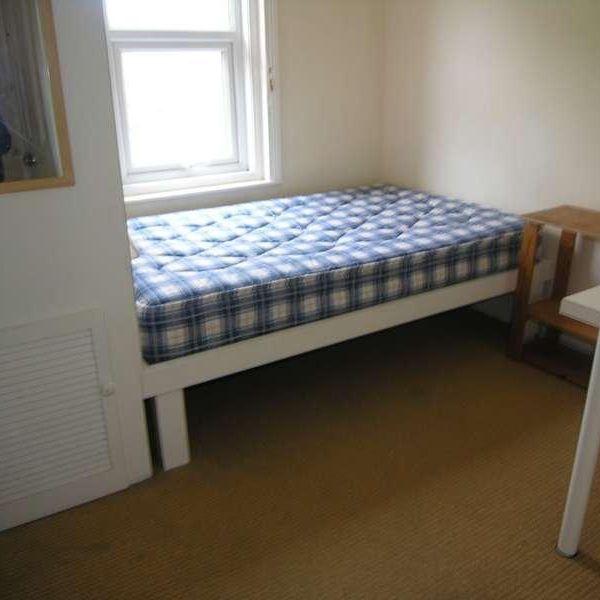 Bedroom Detached House In Bournemouth, BH9 - Photo 1