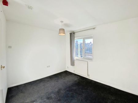 3 bedroom end of terrace house to rent - Photo 4