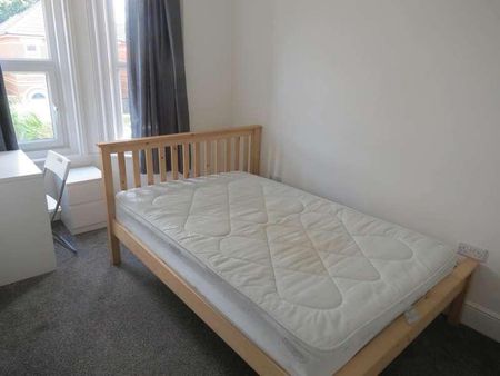 Bedroom Detached House In Winton, BH9 - Photo 4